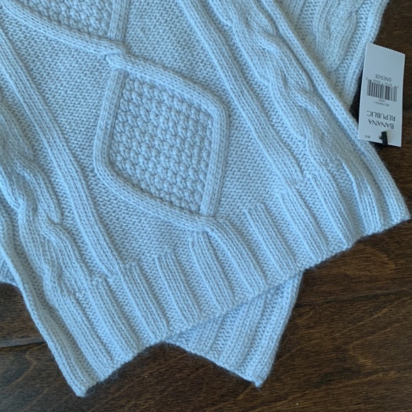 BANANA REPUBLIC Factory Light Blue Scarf, Gloves and Hat Set New With Tags - Picture 3 of 13